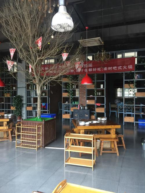 柔时的小板凳吧式火锅加盟